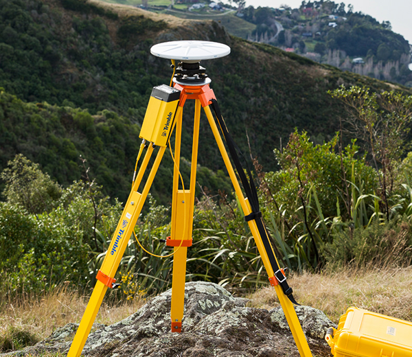 測量・変位計測に最適な高精度アンテナ分離型GNSS受信機「Trimble R750 